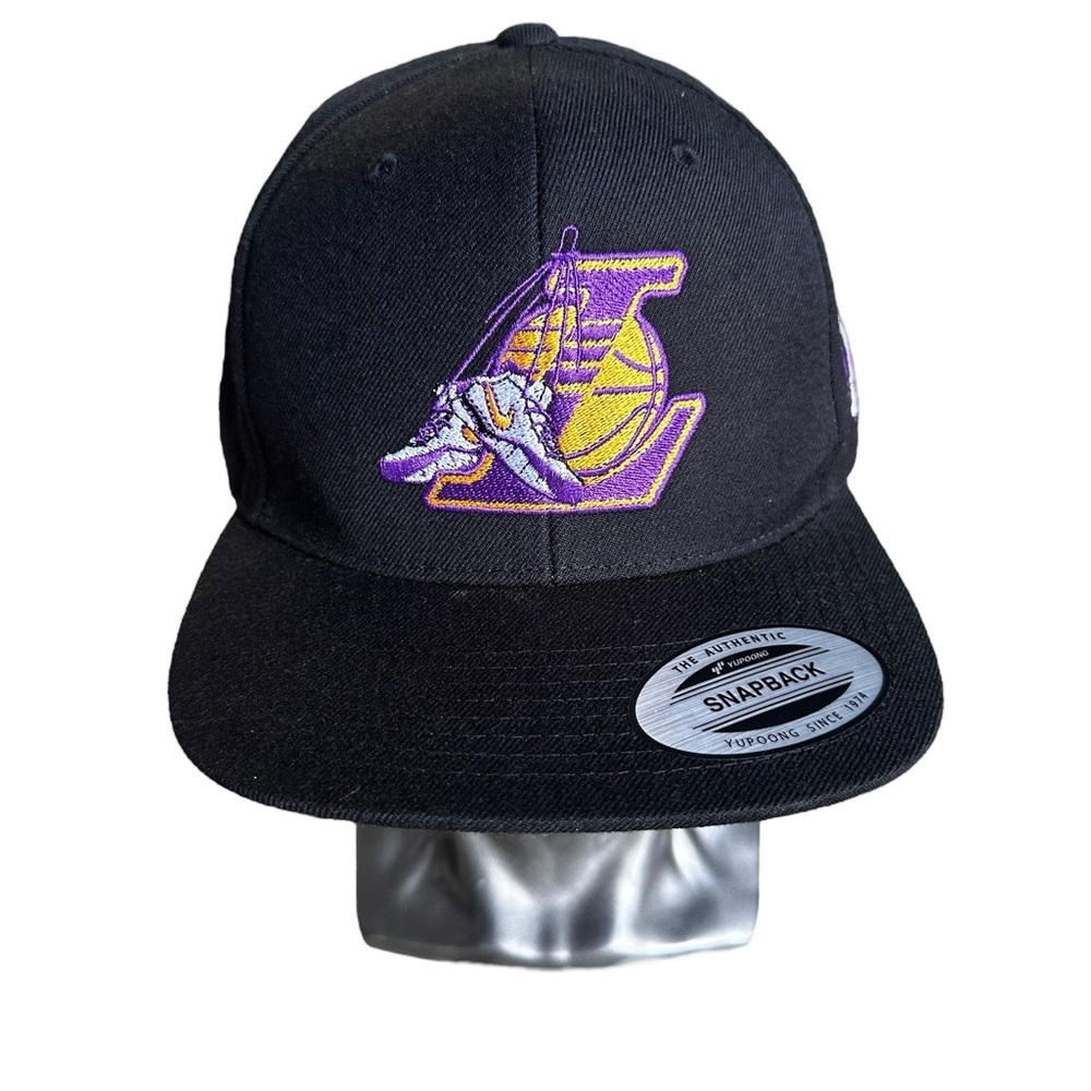 Rare Los Angeles Lakers Snapback Hat Cap Kobe's Hanging Shoes